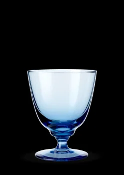 Hot Glas på fod 35 cl i blå fra serien Flow | Køb her Vinglas|Nytår