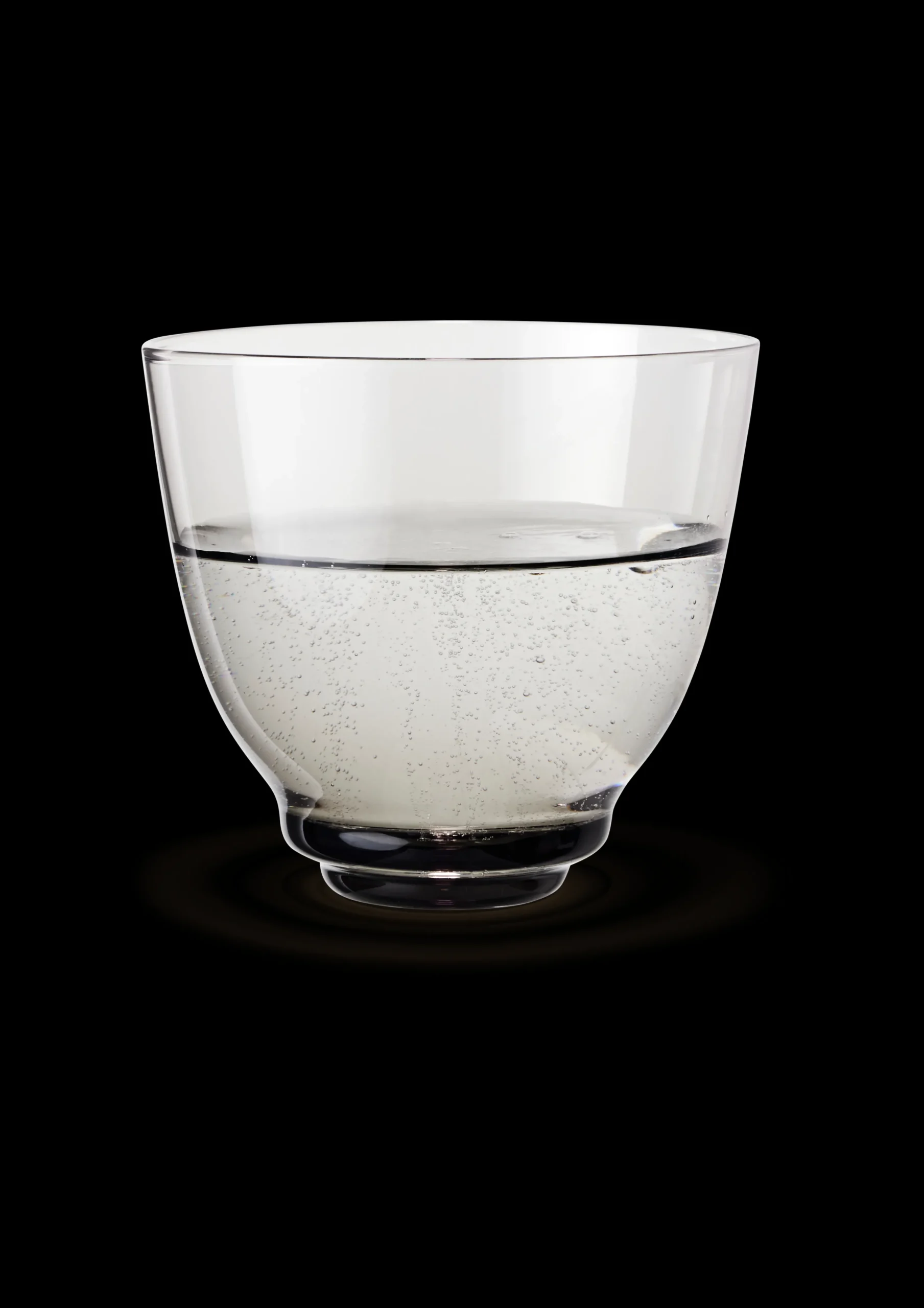 Vandglas 35 cl i grå fra serien Flow | Køb her Vandglas