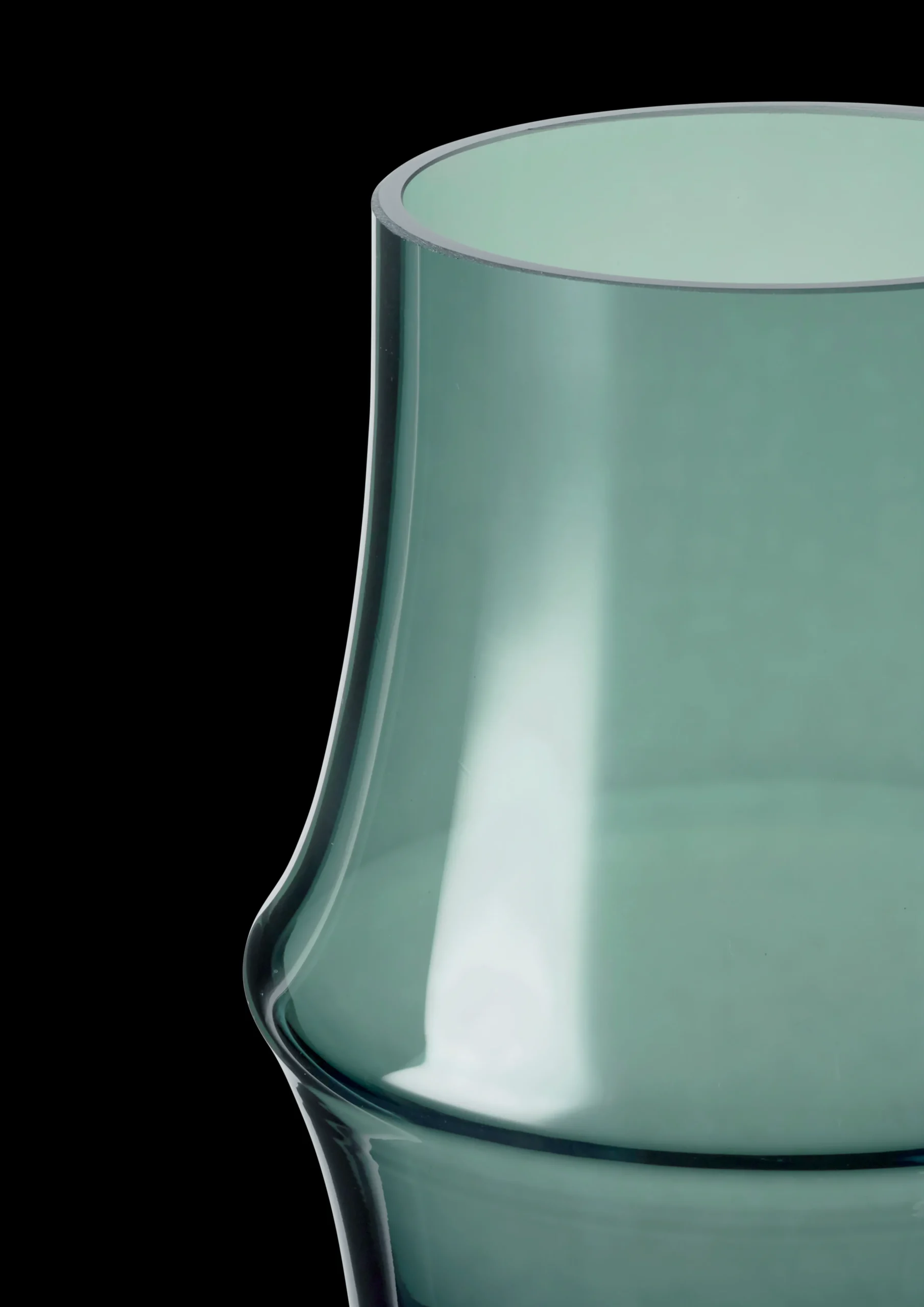 Hot Vase H21 cm i grøn fra serien ARC | Køb her Vaser & Urtepotteskjulere