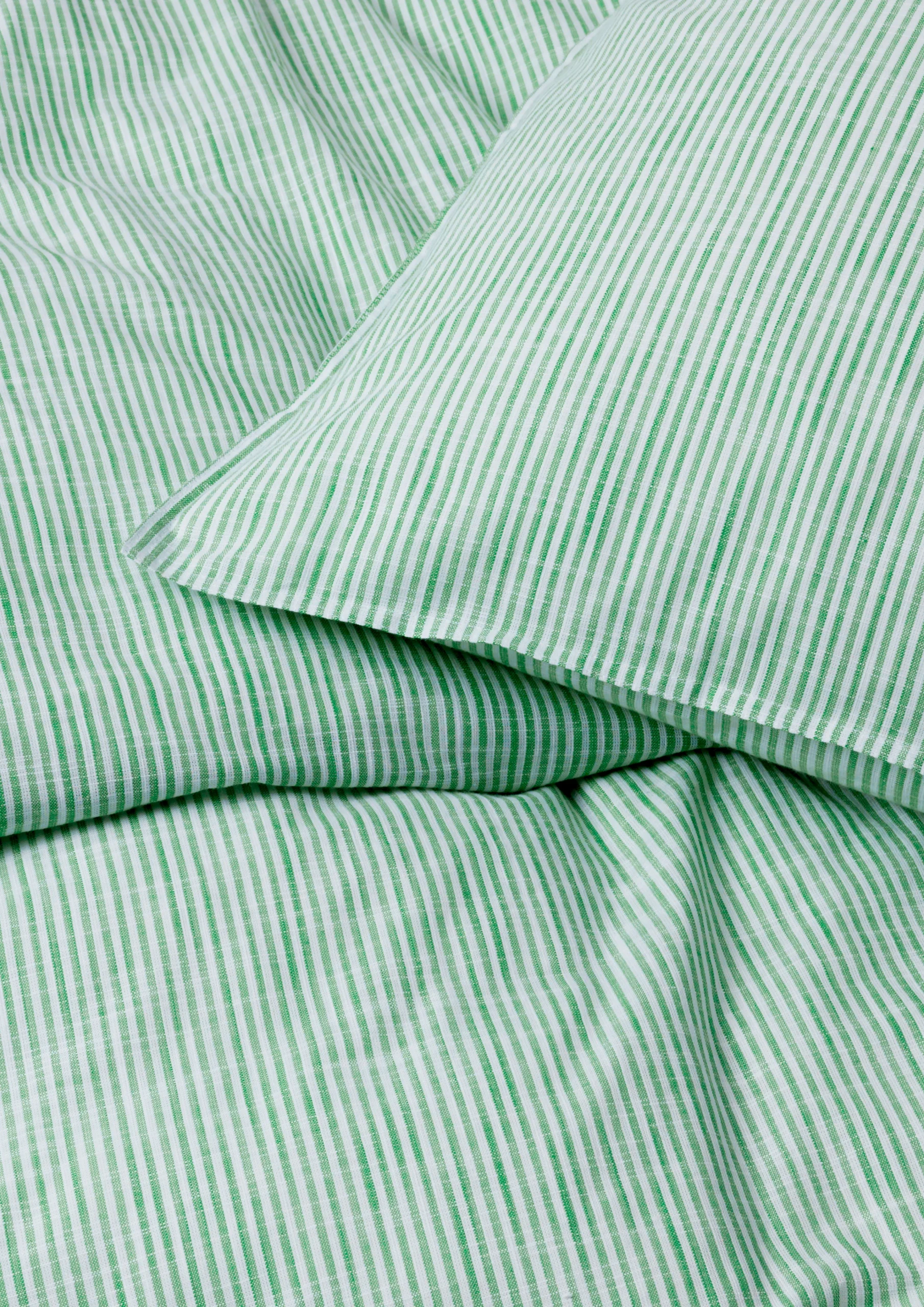Best Monochrome Lines Sengetøj 150x210cm grøn/hvid | Køb her Sengetæj