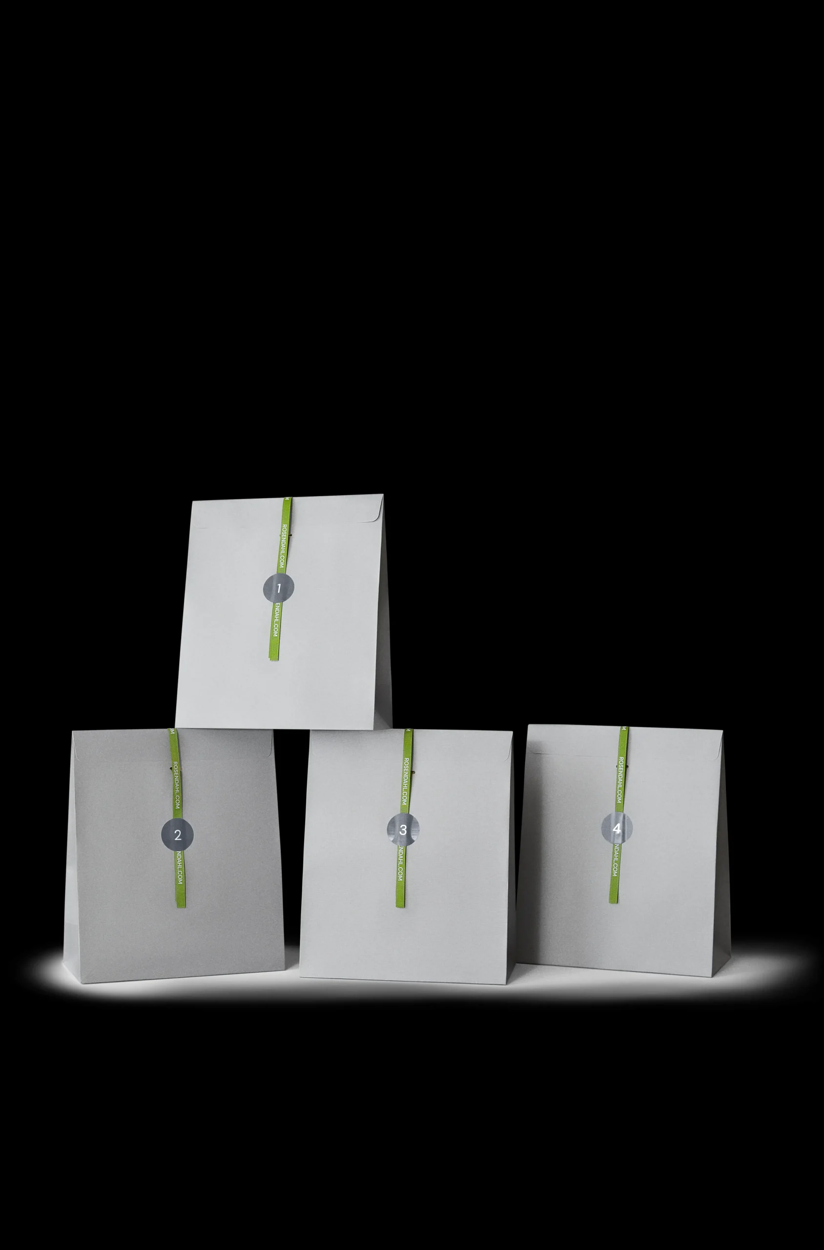 Outlet Adventskalender 2024 i grå fra serien Giftbox Gaveæsker