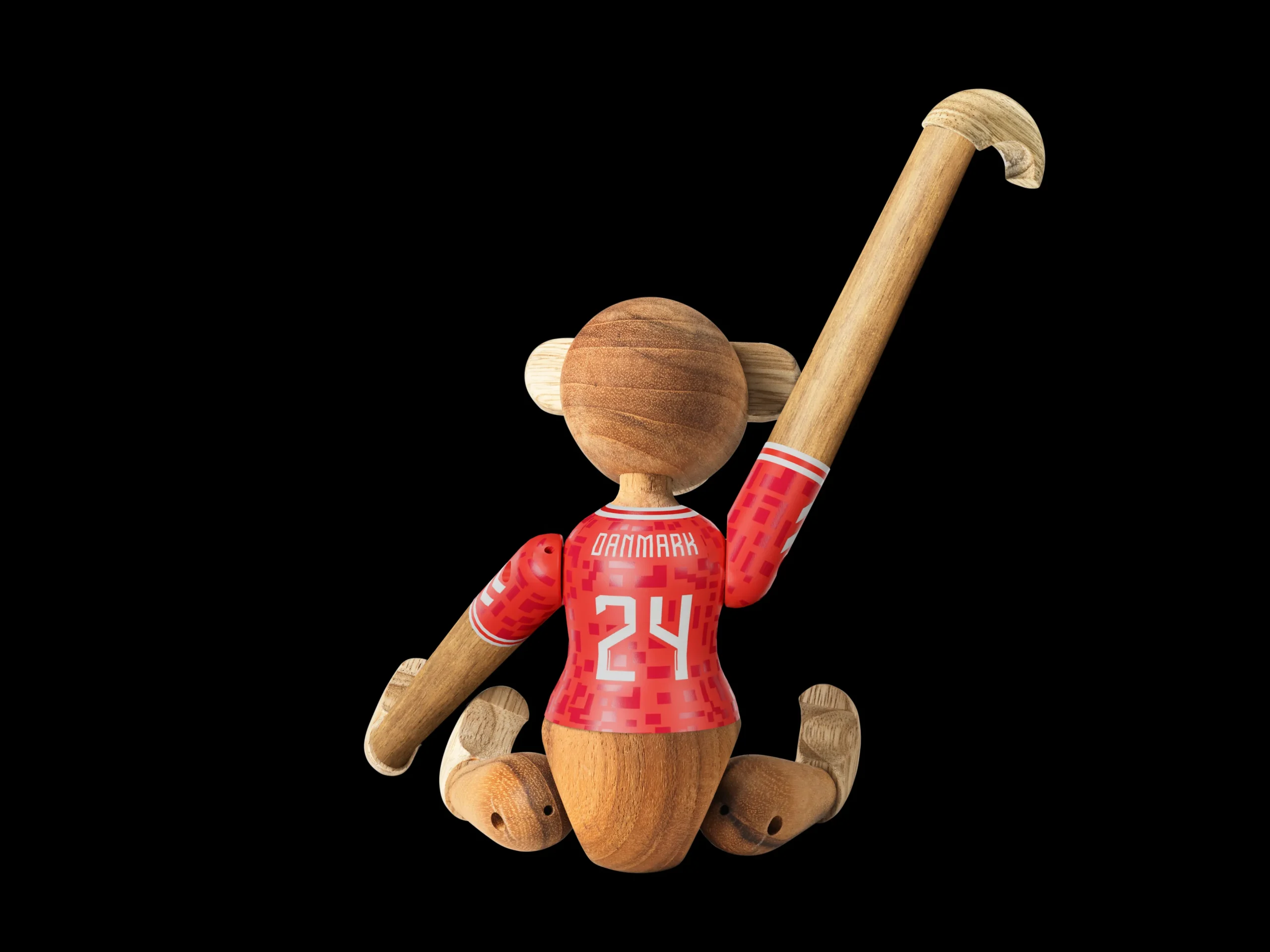 x DBU Abe Herre 2024 lille teak/limba | Køb her Træfigurer & Skulpturer