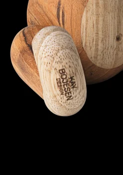 x DBU Abe Herre 2024 lille teak/limba | Køb her Træfigurer & Skulpturer