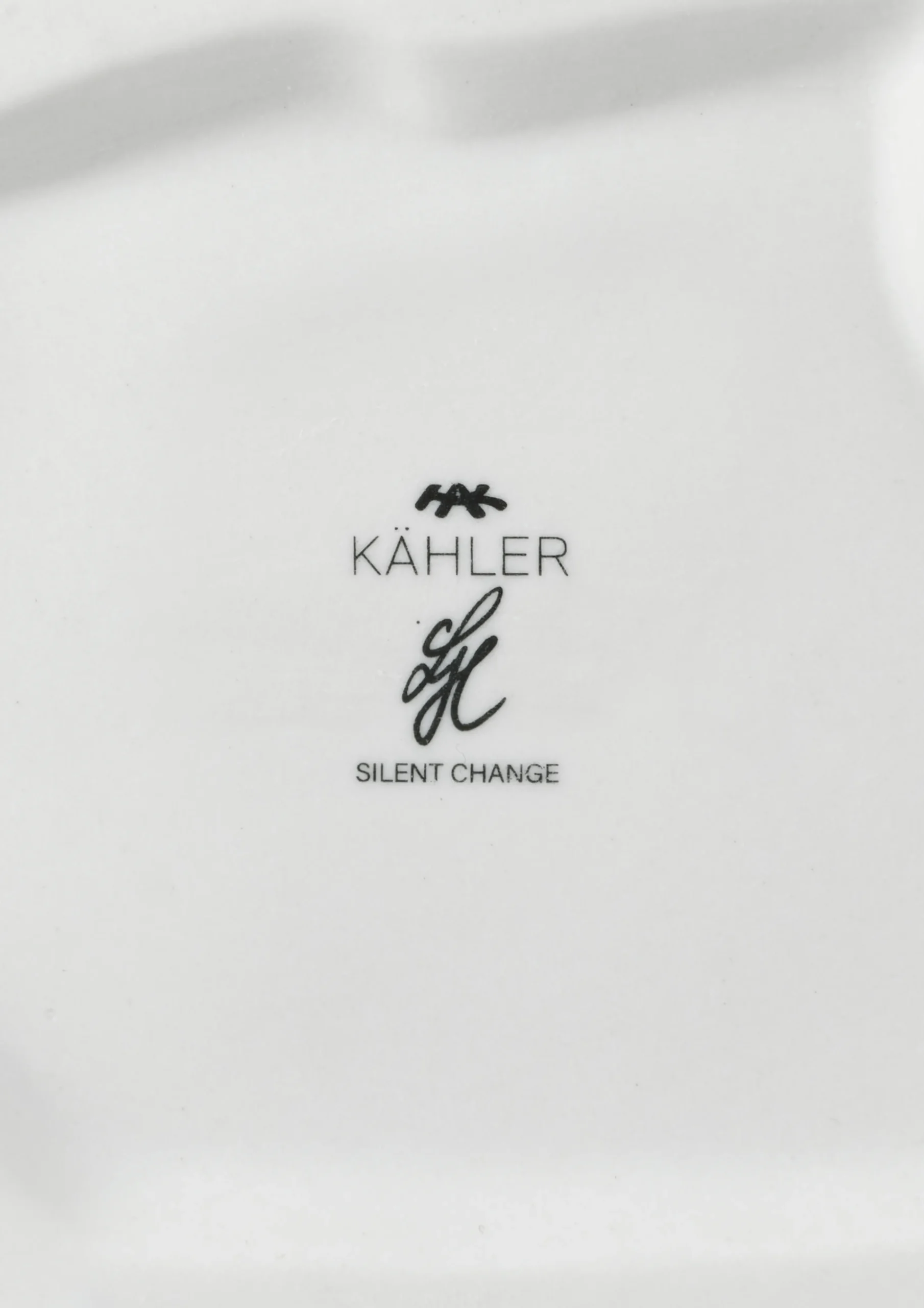 Outlet Moments of Being Silent Change H18.5 hvid | Køb her Træfigurer & Skulpturer