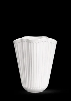 Outlet Unfold Vase H20.5 cm i hvid fra serien Hammershøi Nyheder|Vaser & Urtepotteskjulere