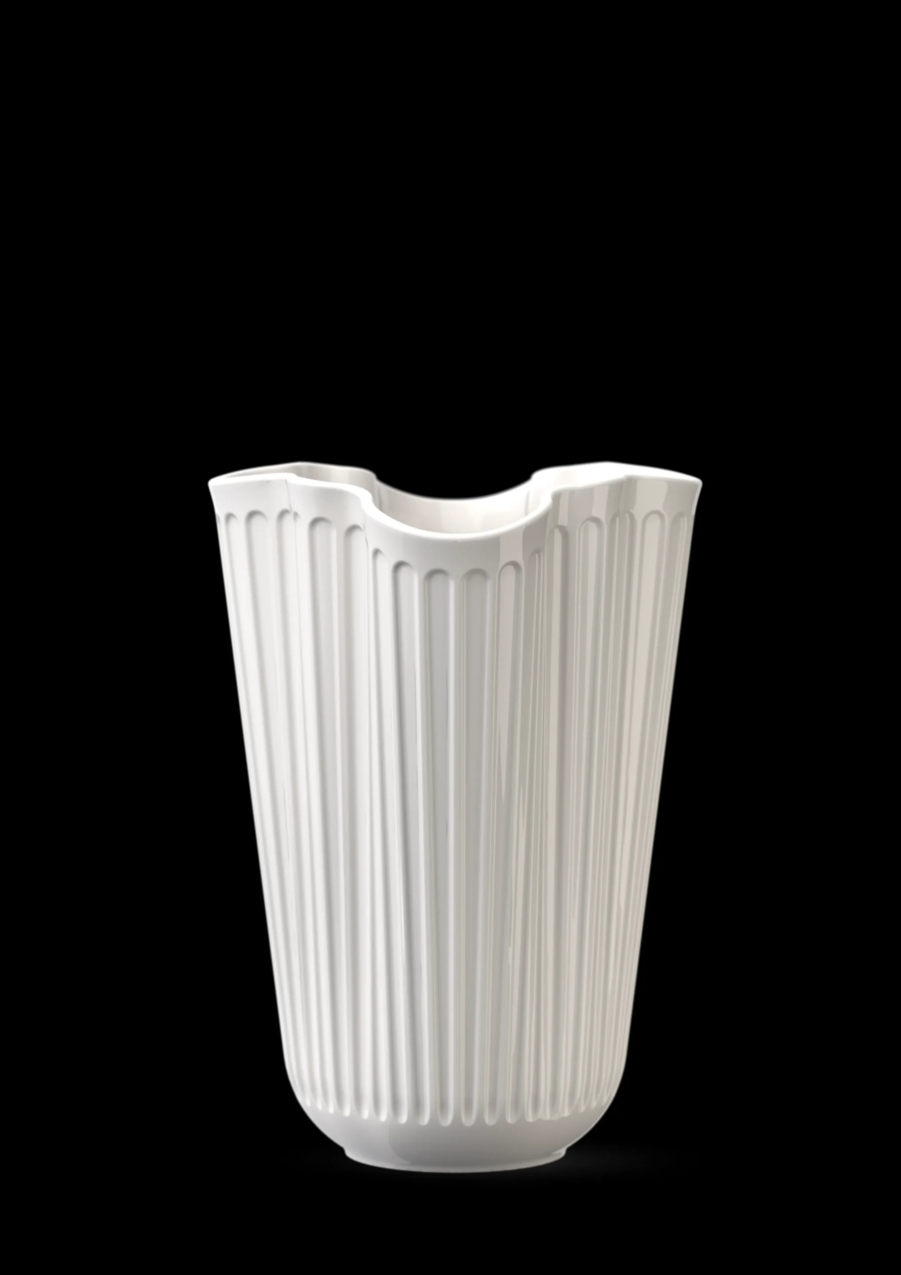 Outlet Unfold Vase H20.5 cm i hvid fra serien Hammershøi Nyheder|Vaser & Urtepotteskjulere