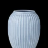 Sale Vase H21 cm i blå fra serien Hammershøi | Køb her Vaser & Urtepotteskjulere