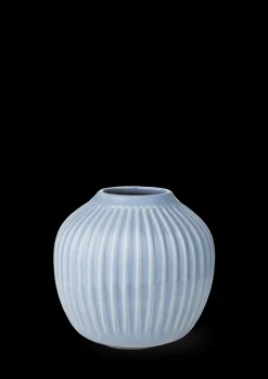 New Vase H13 cm i blå fra serien Hammershøi | Køb her Vaser & Urtepotteskjulere