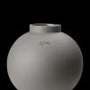 Sale Vase H20 cm i grå fra serien Globo | Køb her Vaser & Urtepotteskjulere