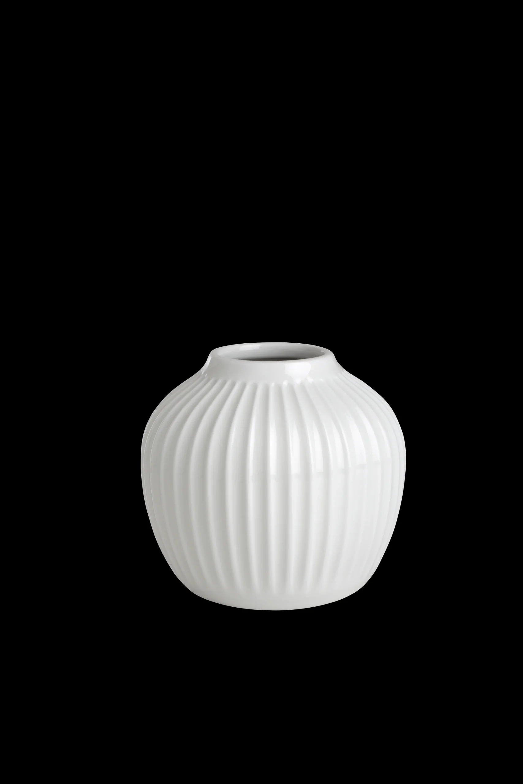 Sale Vase H13 cm i hvid fra serien Hammershøi | Køb her Vaser & Urtepotteskjulere