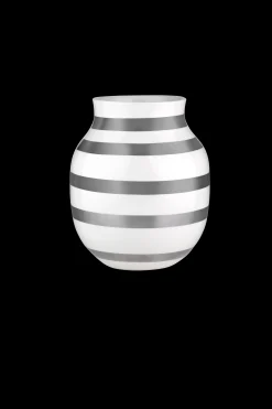 Clearance Vase H20 cm i sølv fra serien Omaggio | Køb her Vaser & Urtepotteskjulere
