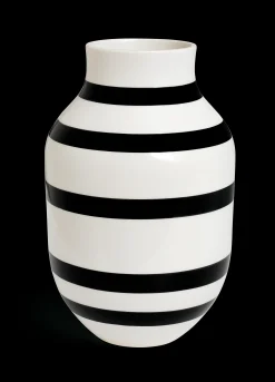 Clearance Vase H31 cm i sort fra serien Omaggio | Køb her Vaser & Urtepotteskjulere