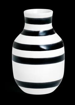 Sale Vase H12.5 cm i sort fra serien Omaggio | Køb her Vaser & Urtepotteskjulere