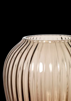 Online Vase H18.5 cm i træ fra serien Hammershøi | Køb her Vaser & Urtepotteskjulere