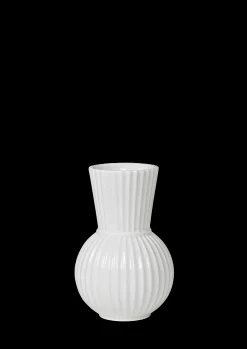 Online Lyngby Tura Vase H18 hvid porcelæn | Køb her Vaser & Urtepotteskjulere