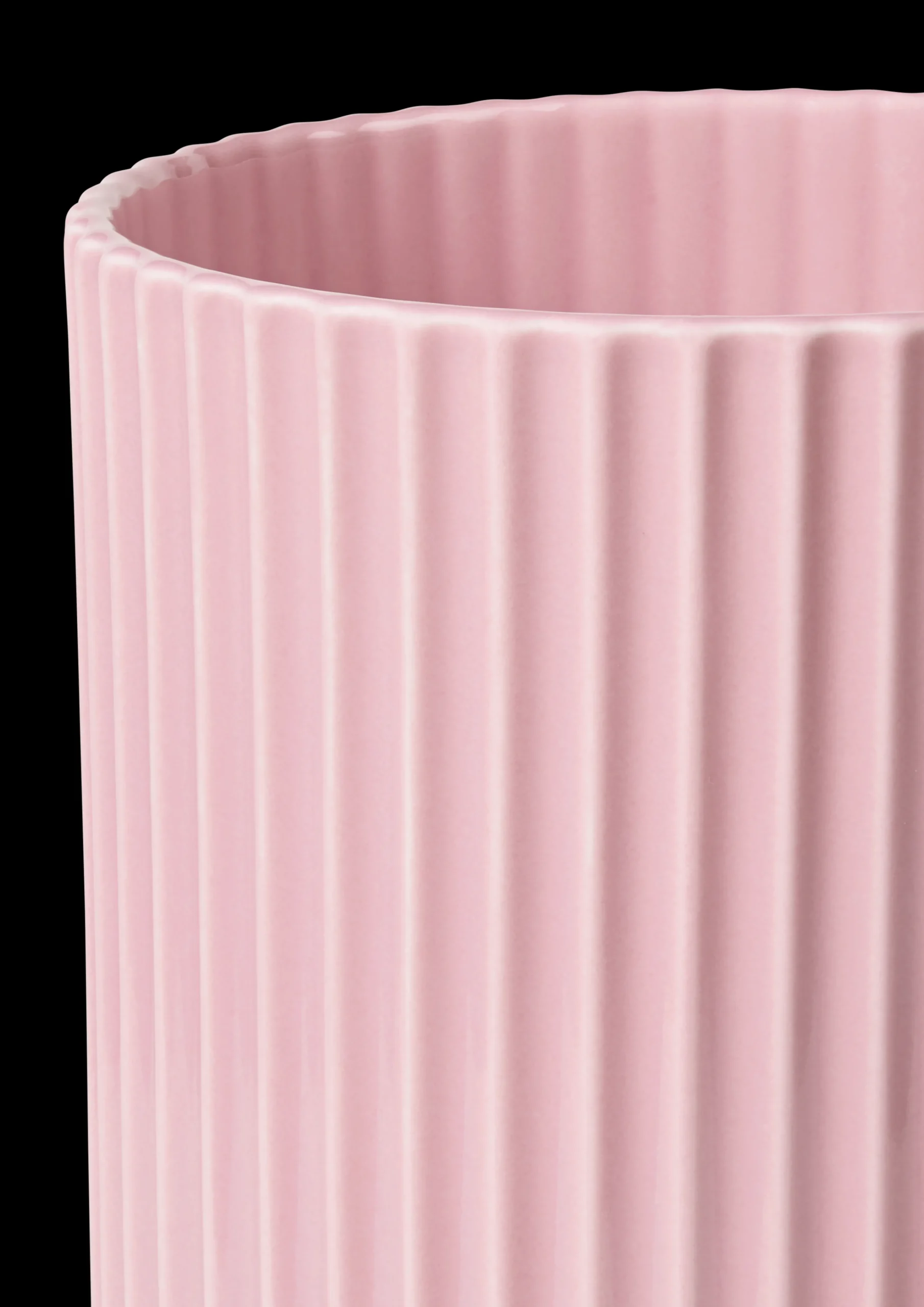Hot Lyngby Vase H25 cm rosa porcelæn | Køb nu Vaser & Urtepotteskjulere