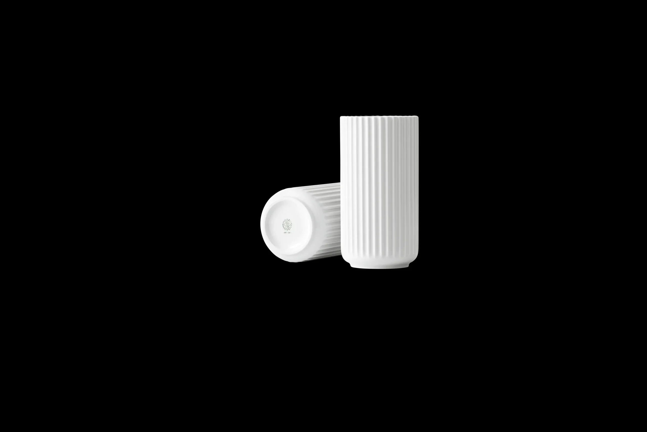 Discount Lyngby Vase H20.5 hvid porcelæn | Køb her Vaser & Urtepotteskjulere