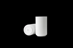 Discount Lyngby Vase H25 hvid porcelæn | Køb her Vaser & Urtepotteskjulere