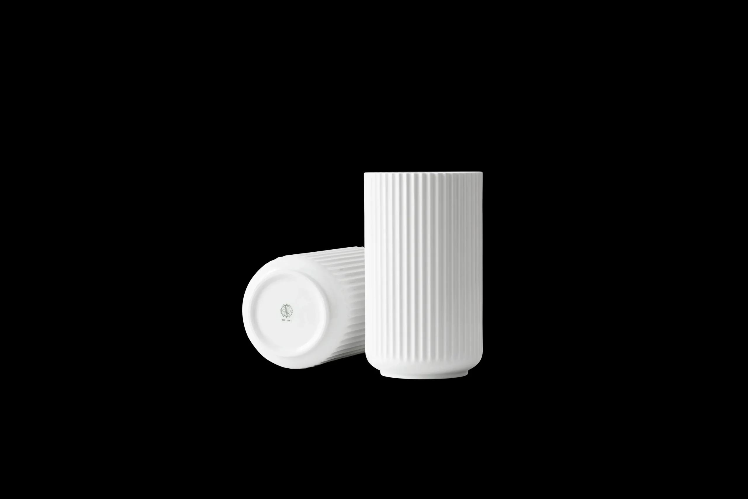 Discount Lyngby Vase H25 hvid porcelæn | Køb her Vaser & Urtepotteskjulere