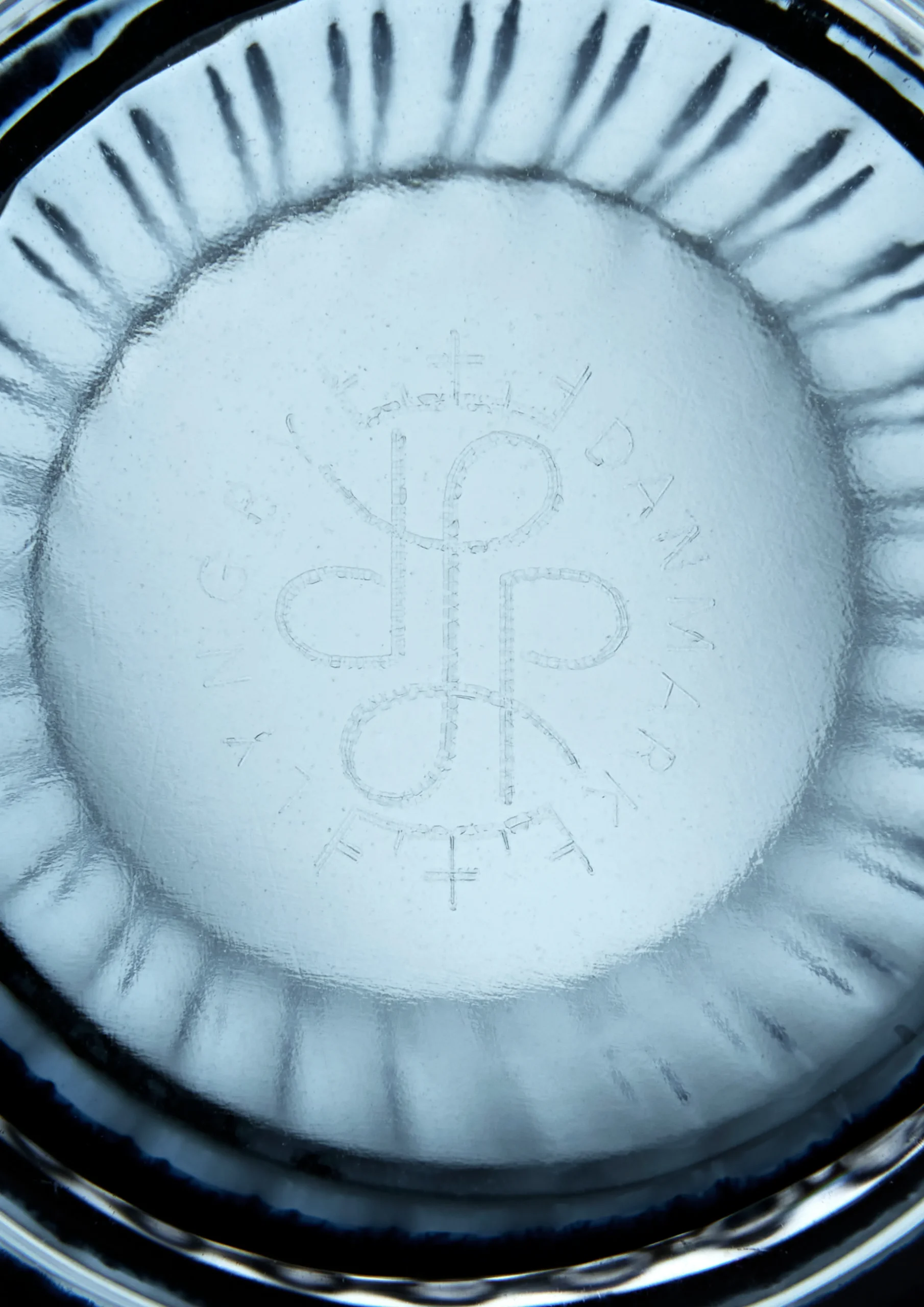New Lyngby Vase midnight blue mundblæst glas Vaser & Urtepotteskjulere