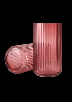 Hot Vase H31 cm i rød fra serien Lyngby Vaser & Urtepotteskjulere