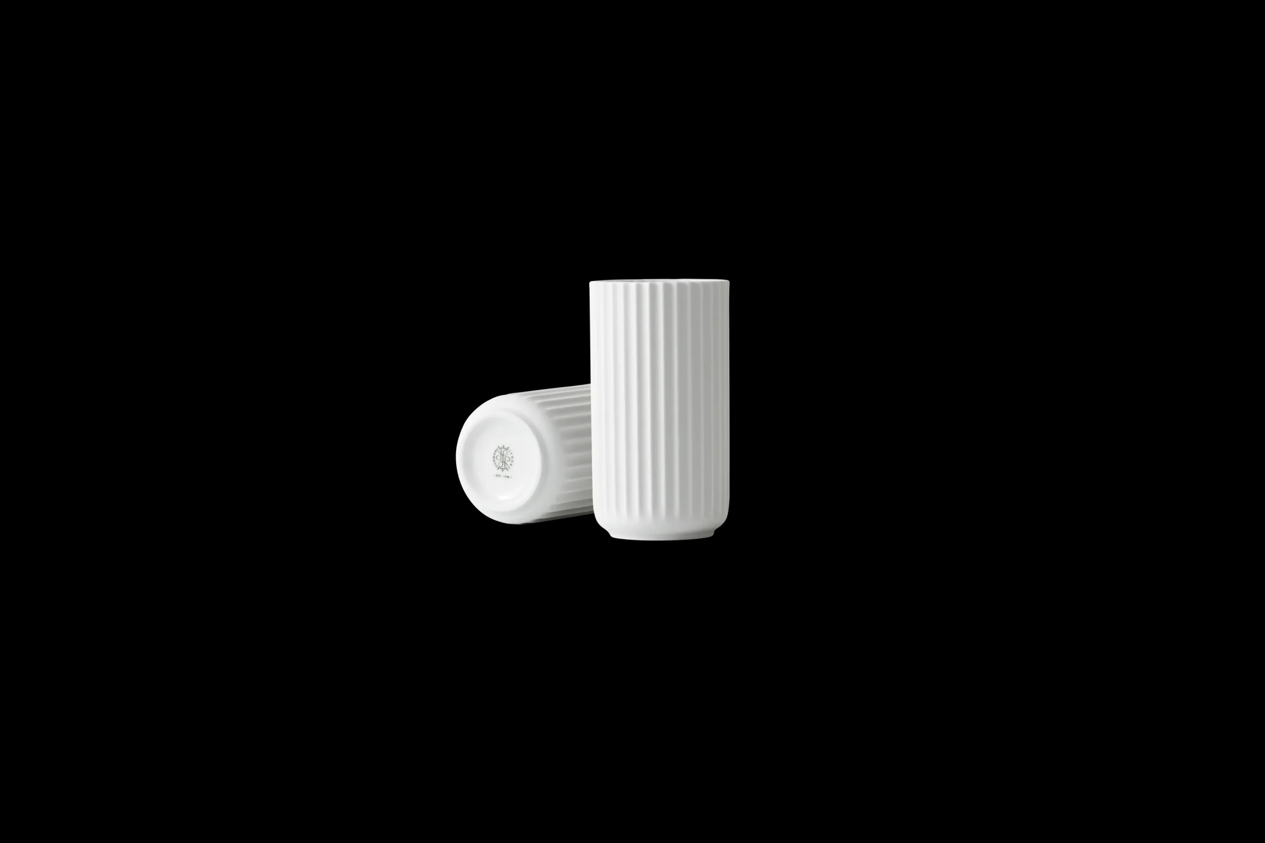 Clearance Vase H15.5 cm i hvid fra serien Lyngby Vaser & Urtepotteskjulere
